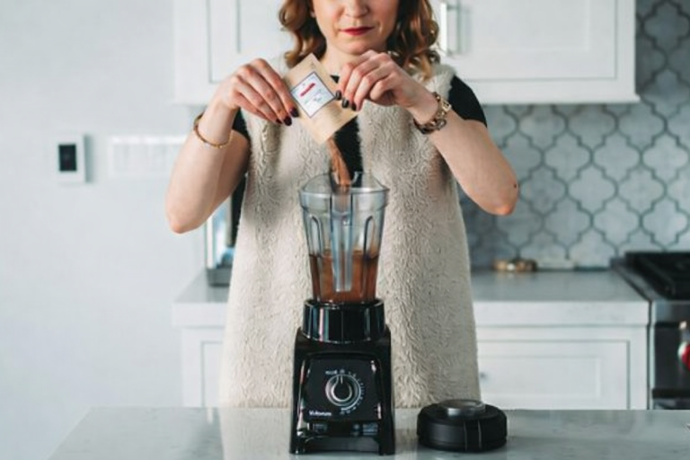 Ninja blender and Nutribullet personal blenders for making collagen protein smoothies